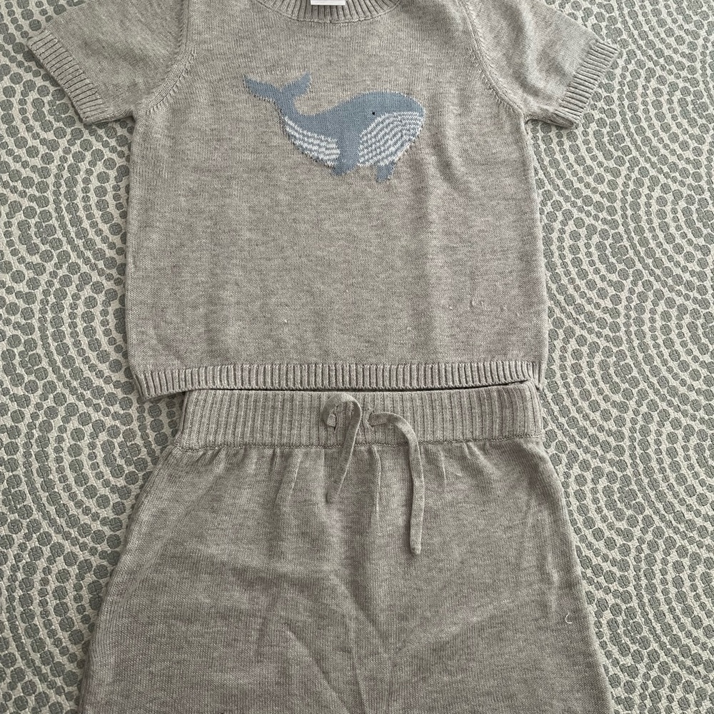 NWOT is Gray Cozy Soft Whale 18M toddler outfit  (Nordstrom brand)